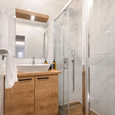 Imperial Residences East شقة *