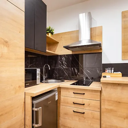 Imperial Residences East شقة *